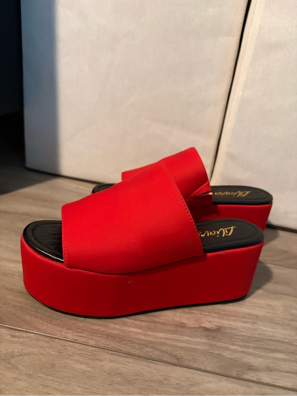 Red Platform mules - Picture 2 of 3